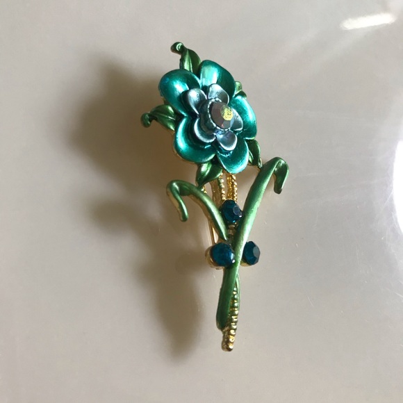 Vintage Crystal and Enamel Flower Brooch Pin - Picture 7 of 11